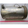 Image 3 : MILK PAIL (WITH TAP AND BUILT IN MEASURE) *VINTAGE*