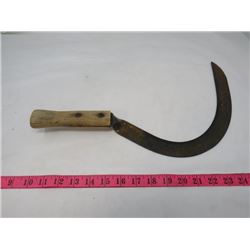 HAND SYTHE (WOOD HANDLE) *VINTAGE*