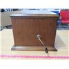 Image 2 : GRAMAPHONE (TABLE TOP) *NEW PHONOLA* (21.5" X 13" X 17")