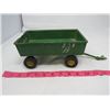 Image 2 : LOT OF 2 DIE CAST TOYS ( TRACTOR AND WAGON)