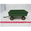 Image 3 : LOT OF 2 DIE CAST TOYS ( TRACTOR AND WAGON)