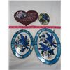 Image 1 : LOT OF 4 WINDOW DECORATIONS (3 X STAINED GLASS) *1 X HEART*