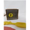 Image 2 : LOT OF ASSORTED SMALLS (RAZOR, MINI BOOK, CIGARETTES-CONSOL WITH 4 STILL IN PACK, ETC…)