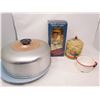 Image 1 : KITCHEN LOT (CAKE TRAY WITH LID, PUPPET COOLER, ETC…)