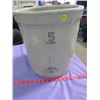 Image 1 : 5 GALLON CROCK (MEDALTA) *SOME CHIPS*