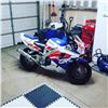 Image 2 : EXCLUSIVE MOTORCYCLE COLLECTION 1992 HONDA CBR900RR FIRE BLADE RARE SHOW ROOM