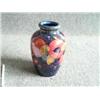 Image 1 : Un vase en poterie de Moorcroft à décor de fruits