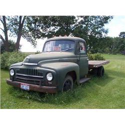 1952 INTERNATIONAL L132 TRUCK WITH FLATBED, ORIGINAL CO