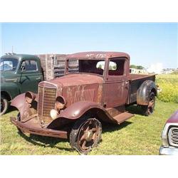 1935 INTERNATIONAL TRUCK- ¾ TON TRUCK-