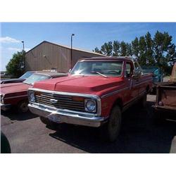 1972 CHEVROLET C20 TON PICKUP, 4X4, RED AND WHITE, RUNS