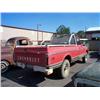 Image 2 : 1972 CHEVROLET C20 TON PICKUP, 4X4, RED AND WHITE, RUNS