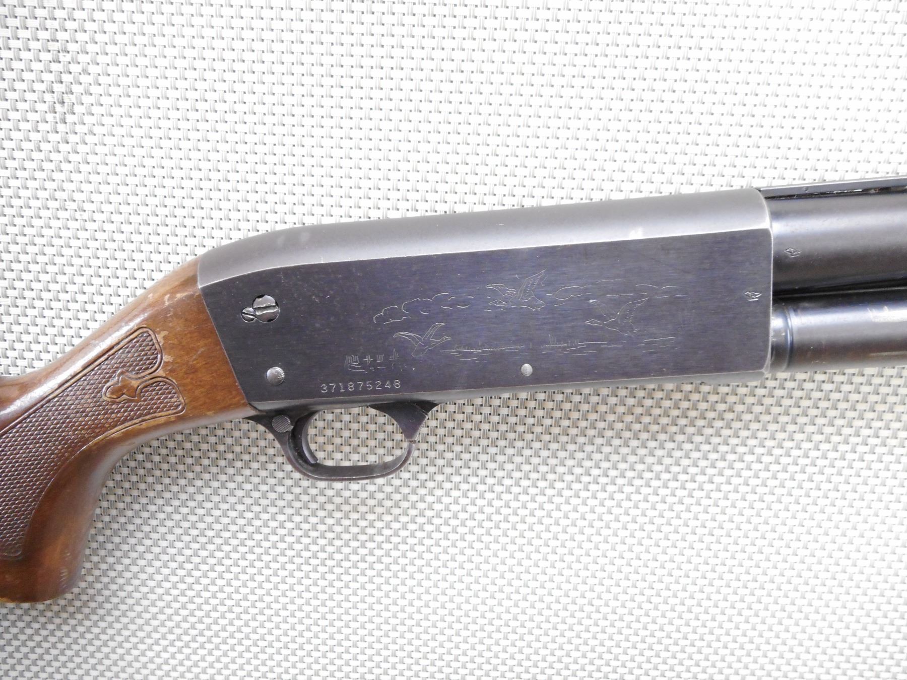 ITHACA , MODEL 37 FEATHERLIGHT , CALIBER 12GA X 2 3/4"