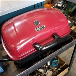 RED BACKYARD BBQ W/ FOLDOUT LEGS