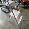 Image 2 : 2 STEP ALUMINUM LADDER