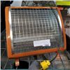 Image 2 : GENERAL ELECTRIC HEATER AND VINTAGE RAT TRAP AND PEST TRAP