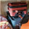 Image 2 : LOT OF LUGGAGE
