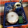 Image 3 : LOT OF CARNIVAL GLASS, DEPRESSION GLASS, CHINA, AND COLLECTABLES