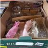 Image 3 : 2 BOXES OF VASES AND COLLECTIBLES