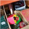 Image 2 : BOX OF ESTATE COLLECTIBLES