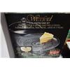 Image 2 : 7 PIECE CHAMPAGNE BOUQUET SET AND WEXFORD 2 PIECE FOOTED CAKE SET