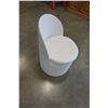 Image 2 : WHITE BUCKET CHAIR