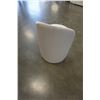 Image 3 : WHITE BUCKET CHAIR