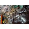 Image 2 : LOT OF LARGE MARTINI GLASS VASES