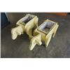 Image 1 : 2 WOOD ANIMAL PLANTERS