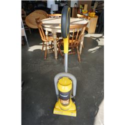 EUREKA BAGLESS VACUUM