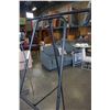Image 3 : METAL EASEL