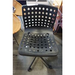 BLACK ROLLING OFFICE CHAIR