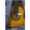 Image 2 : ACOUSTIC GUITAR IN BOX