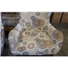Image 3 : 2 STUDDED OCCASIONAL CHAIRS
