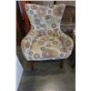 Image 4 : 2 STUDDED OCCASIONAL CHAIRS