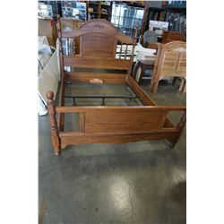 QUEEN SIZE POSTER BED