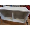 Image 4 : WHITE 2 CUBICAL SHELF