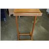 Image 2 : WOOD BUTLERS STAND