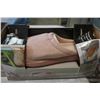 Image 7 : LOT OF MEMORY FOAM SLIPPERS, FOOT WARMING SLIPPERS, AND BATH BOMBS