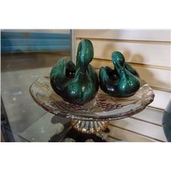 2 BLUE MOUNTAIN SWANS AND GRAPE CAKE STAND