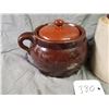 Image 2 : LOT OF 2 POTTERY ITEMS (BROWN BEAN POT & FOOD PRESERVER CROCK)