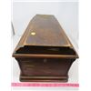 Image 2 : TOP OF VINTAGE SEWING MACHINE
