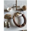 Image 2 : LOT OF 8 ASSORTED VINTAGE ITEMS (INCLUDES A ROUND ROCK AND A VINTAGE STEERING WHEEL KNOB)