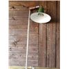 Image 2 : 12" GREEN PORCELAIN SHADE ON 7' LIGHT POLE (WIRED)
