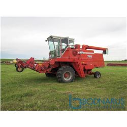 1982 Massey Ferguson 750 Combine - VIDEO