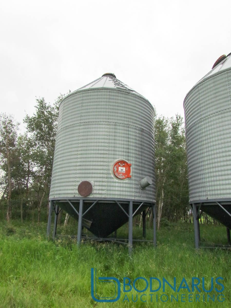 Behlen 3000bu Hopper Bottom Bin