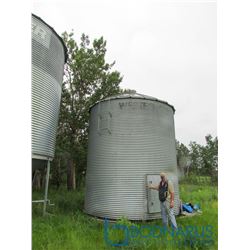 Westeel 2750bu Flatbottom Bin, newer wood floor