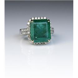 19CAI-3 EMERALD & DIAMOND RING