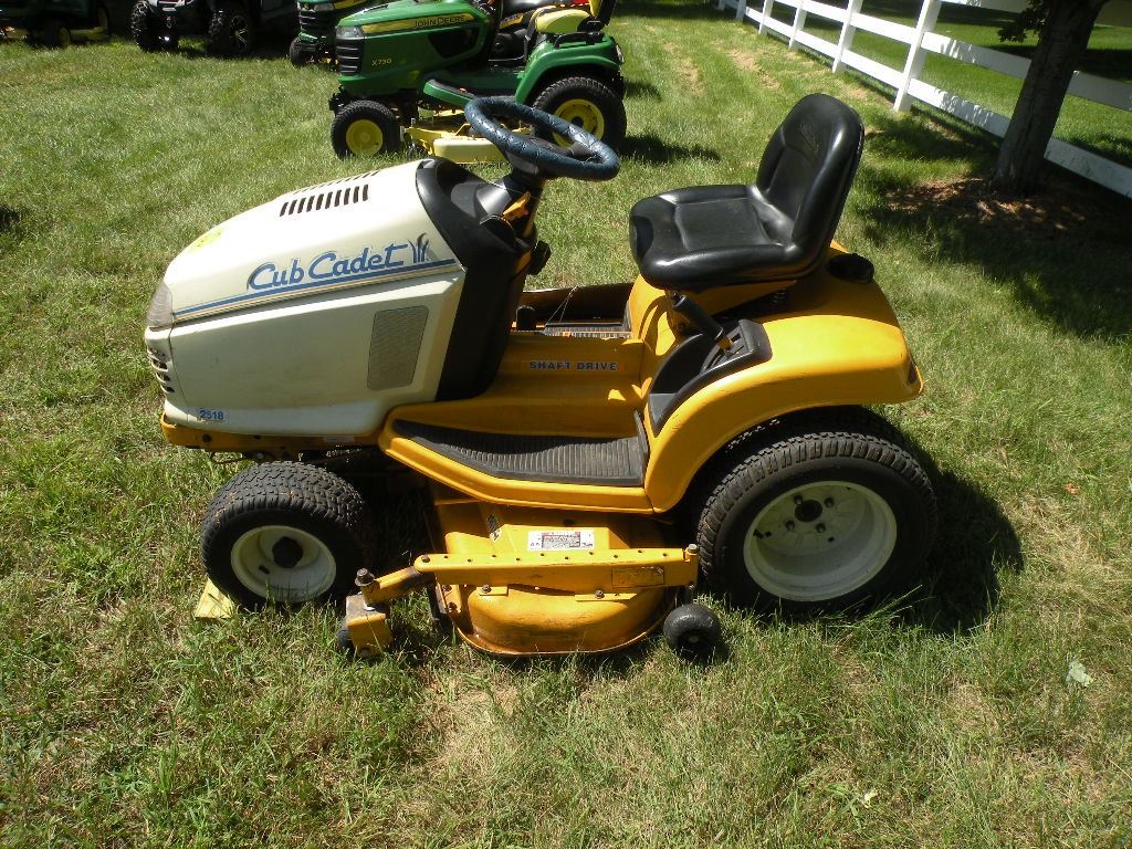 Cub Cadet Model 2518 lawn tractor