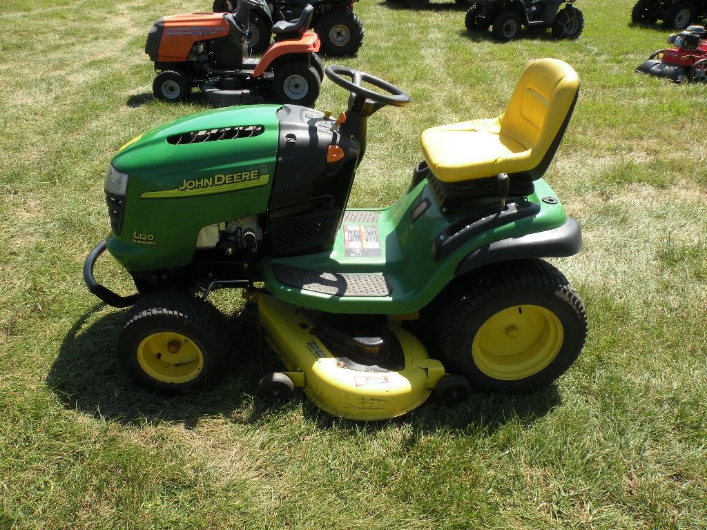 John Deere L120 w/48" deck