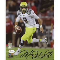 Marcus Mariota Signed Oregon Ducks 8x10 Photo (JSA COA  Mariota Hologram)